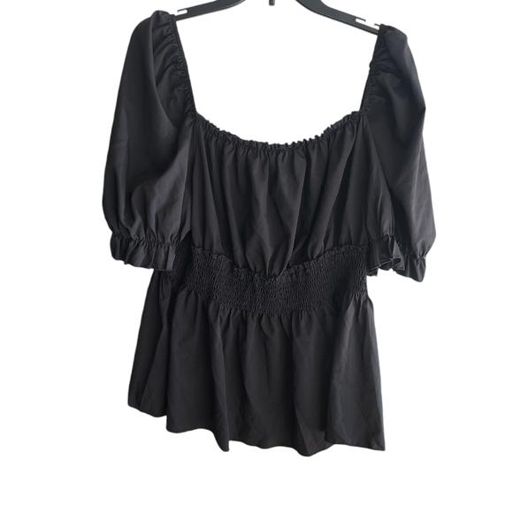 Shein curve black top. Puffy sleeve and peplum style - Picture 1 of 3